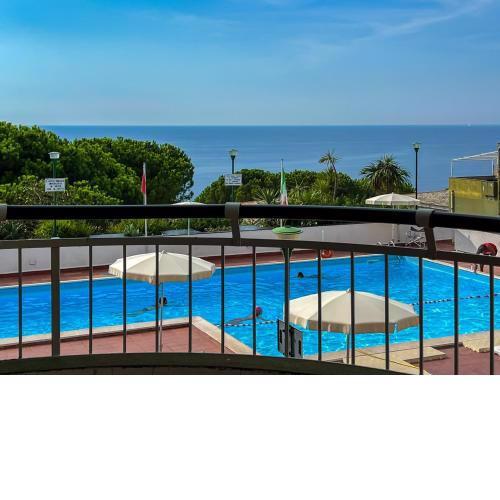 Appartamento in pineta con vista mare e piscina
