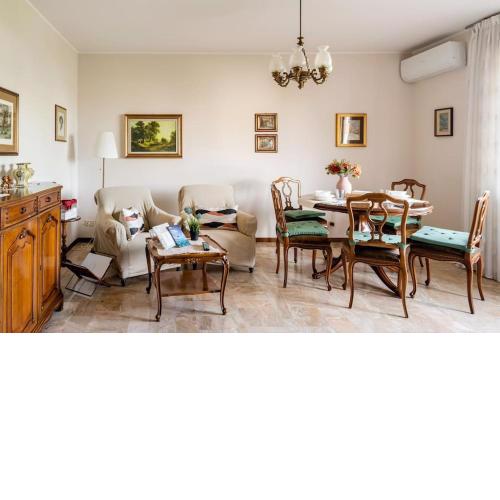 Casa De Rocco no check in after 19 00