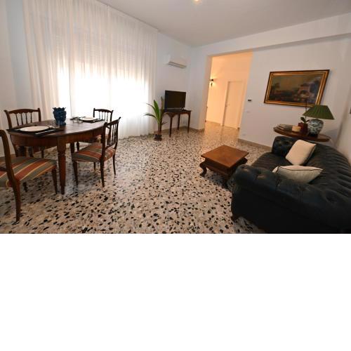 Casa Marele