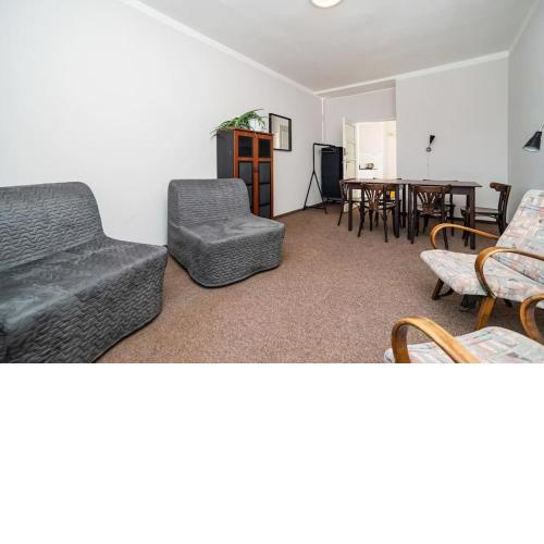 Compact Apartment Sleeps 6 + Great Location