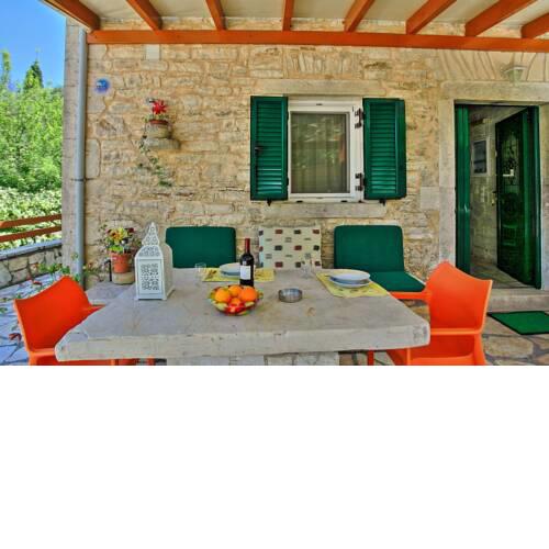 Korinas Cottage: Stone cottage close to the beach