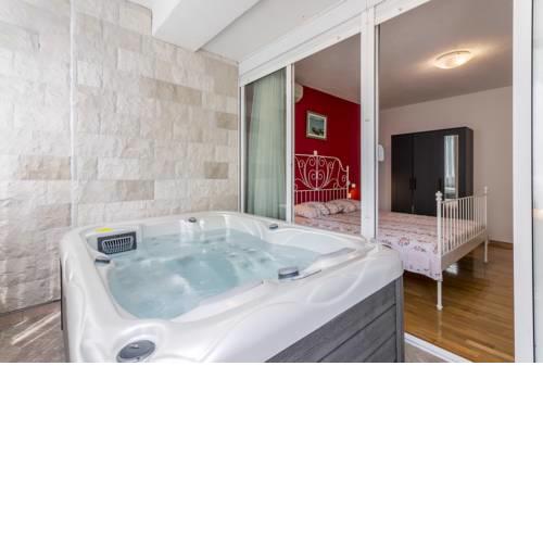 Luxury apartment Antonia with jacuzzi