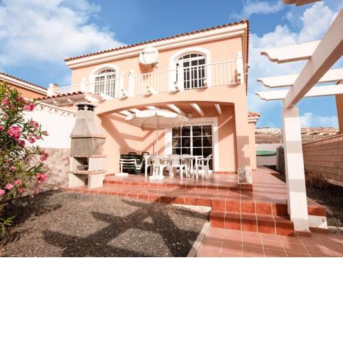 Majestic Holiday Home in Caleta de Fuste with Swimming Pool
