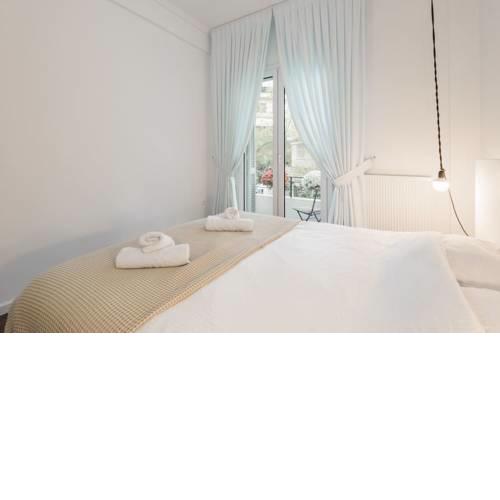 Roman market- upper Aristitelous sq luxury apartment