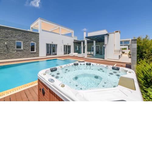 Ruidoso Luxury Seafront Villas
