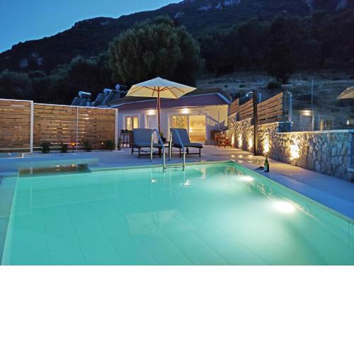 Sea & Cliff Luxury Suites By Corfuescapes