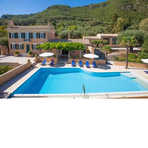 Vatos Villa Sleeps 9 Pool Air Con WiFi